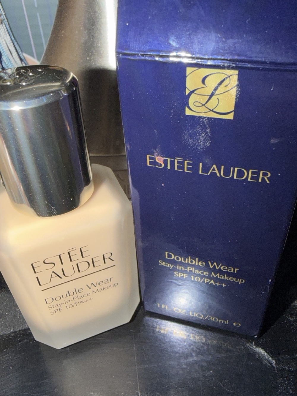 Estée Lauder - Light Beige Liquid Foundation - Picture 4 of 4